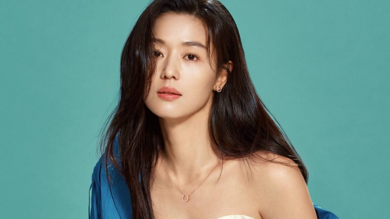 Jun Ji-hyun Showed Her Elegance and Sexiness in New StoneHenge Jewelry Fall Pictorial