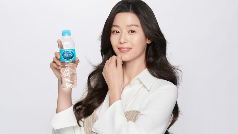 Jun Ji Hyun Encourages to Drink 2 Liters Water a Day!